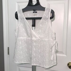 Max Edition L Sleeveless White Top w/ side slit and tie